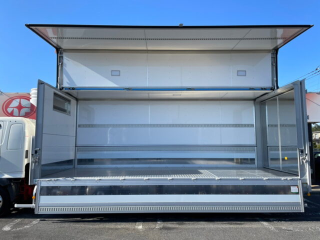 【906】R3　17レンジャー　6200ワイド　冷凍ウィング　エアサス　床シマイタ　240馬力　登録済未使用車