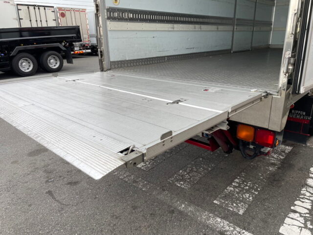 【1395】H29 フォワード　冷凍バン　格納PG