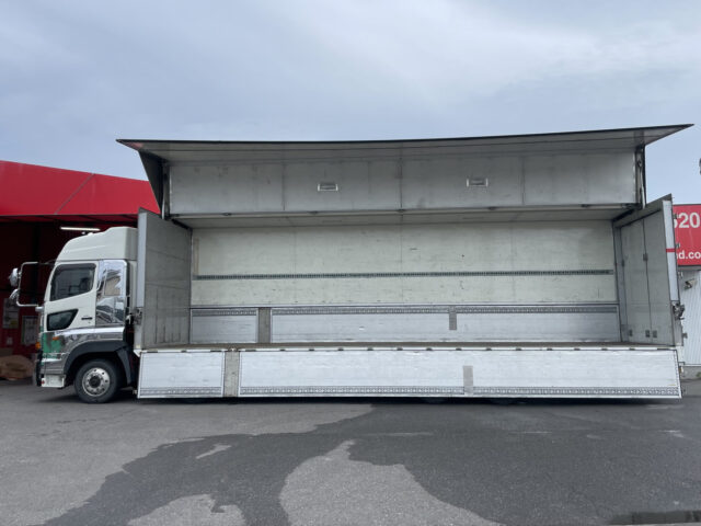 日野　プロフィア　ハイルーフ　ウィング　寝台メッキ　ステンレス多数