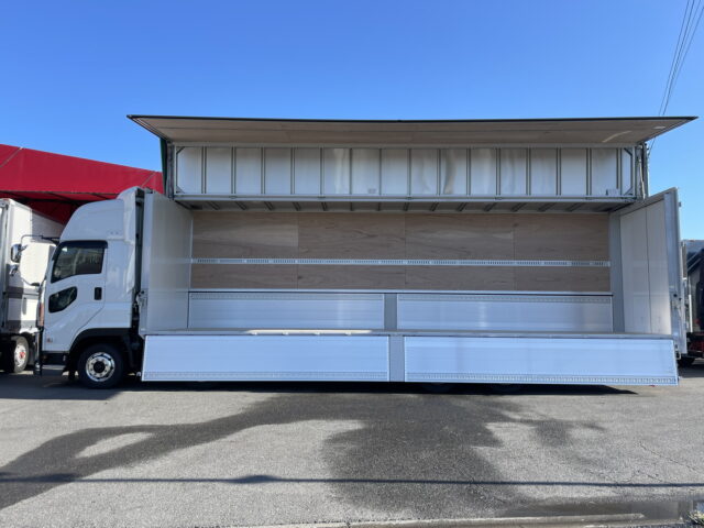 いすゞ　ギガ　ハイルーフ　ウィング　未使用車　アルミホイール　メッキ多数