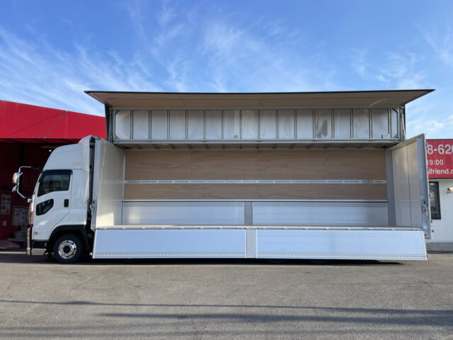 いすゞ　ギガ　ハイルーフ　ウィング　未使用車　アルミホイール　メッキ多数