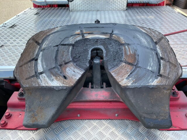 日野　17プロフィア　ヘッド　内装生地張り　ステンレス多数　メッキパーツ多数