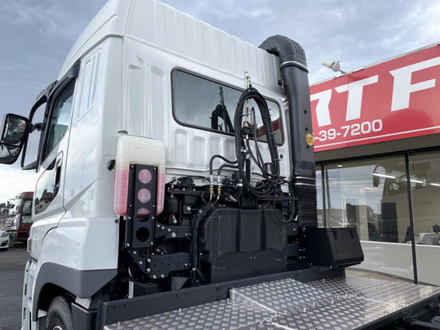 三菱ふそう：スーパーグレート：トレーラーヘッド：ハイルーフ：Ｄ尺：AT：未使用：第５輪11.5ｔ　