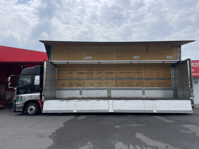 日野：プロフィア：ハイルーフ：ウィング：メッキ多数：ステンレス多数　