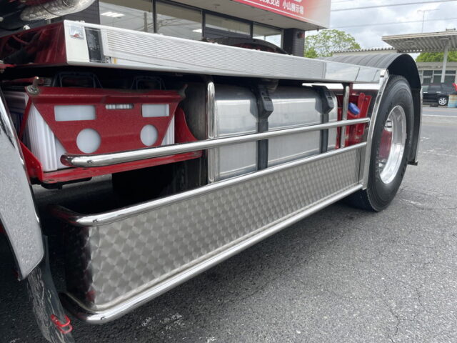日野：プロフィア：トレーラーヘッド：内装生地張り：ハイルーフ：架装多数：メッキ多数