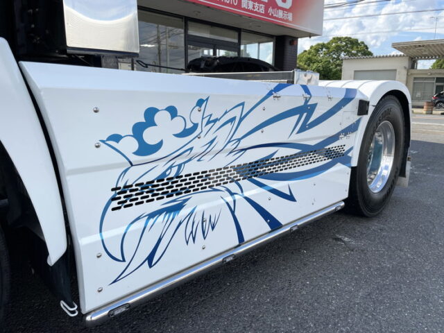 日野：プロフィア：トレーラーヘッド：ハイルーフ：ルーフバー：パイプバンパー：アルミホイール