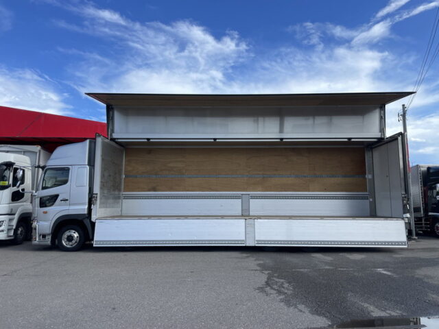 日野：17プロフィア：ハイルーフ：メッキ多数：アルミホイール：リア門口ステンレス