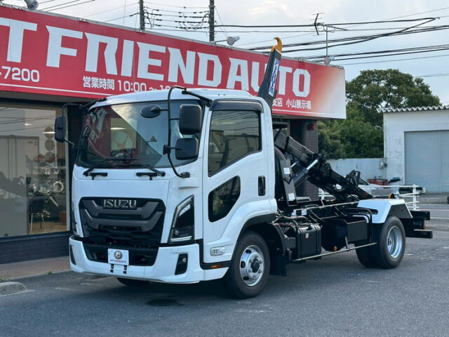 いすゞ：フォワード：登録済未使用：アームロール：3人乗り：ベッドレス：積載3.750㎏