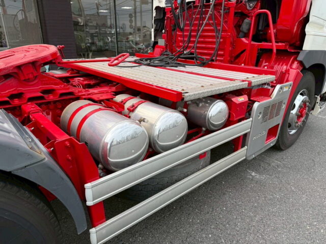 日野：17プロフィア：ハイルーフ：トレーラーヘッド：7速MT：450馬力：E13Cエンジン