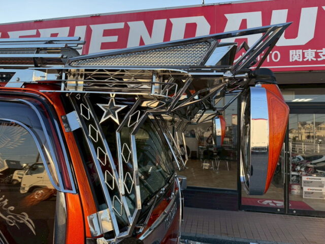 いすゞ：エルフ：イベント車：架装多数：カスタムペイント：荷台トランク仕様：マニ割り