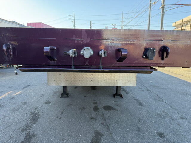 東邦：トレーラー：まな板：3軸：スタンション多数：内フック多数：最大積載量27.500㎏