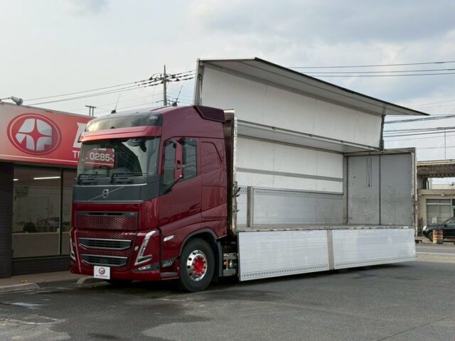 VOLVO：FH：グローブトロッター：ウィング：造りボディ：架装多数：高年式低走行