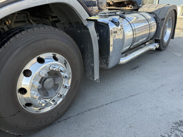 【委託販売】VOLVO:トレーラーヘッド:シングル:アルミホイール:架装多数