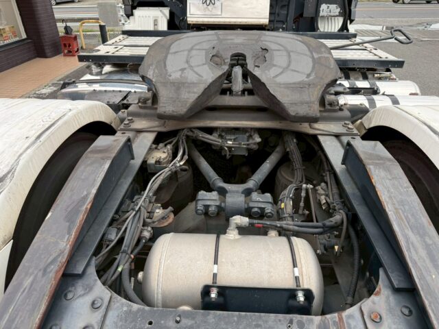 日野:17プロフィア:ハイルーフ:トレーラーヘッド:第5輪荷重11.500㎏:車検7月迄