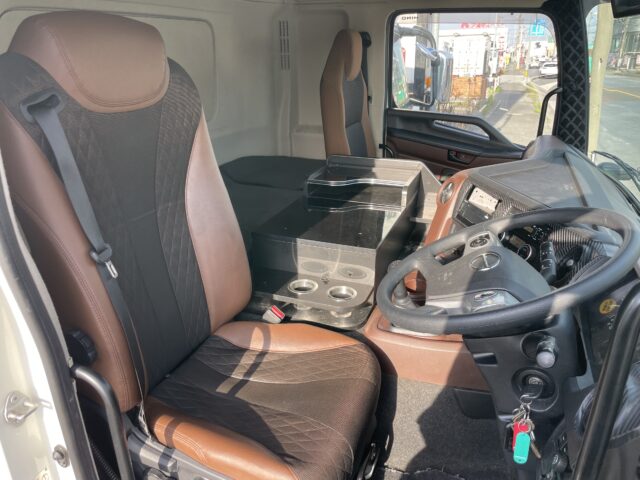 日野　17プロフィア　ハイルーフ　ウィング　7速MT　380馬力　81万km時ディーラーにてエンジン交換