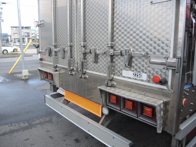 Ｈ１３　いすゞ　フォワード　アルミウィング　７２００ボデー　ワイドキャブ