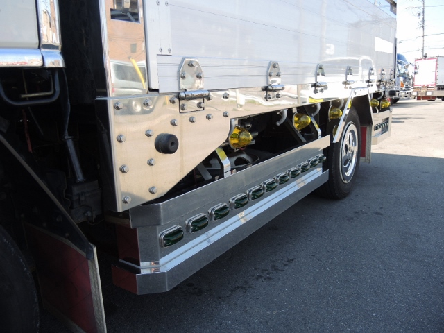 Ｈ８　いすゞ　エルフ　造り平ボデー　１０尺　標準