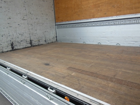 三菱ふそう　ファイター　アルミウィング　ワイド　６７００ボデー