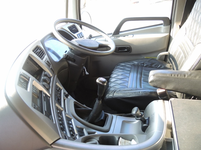 Ｈ２２　ニッサン　クオン　冷蔵冷凍車　ハイルーフ　総輪エアサス