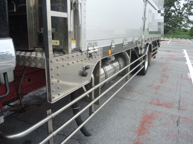 H23　いすゞ　07フォワード　冷凍ウィング　セミワイド　造りボデー