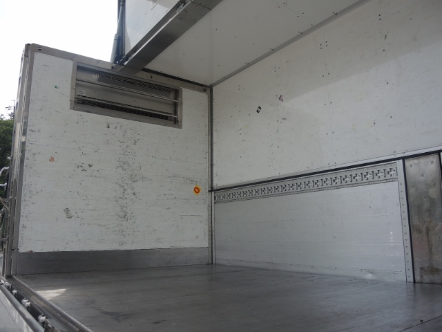 H23　いすゞ　07フォワード　冷凍ウィング　セミワイド　造りボデー