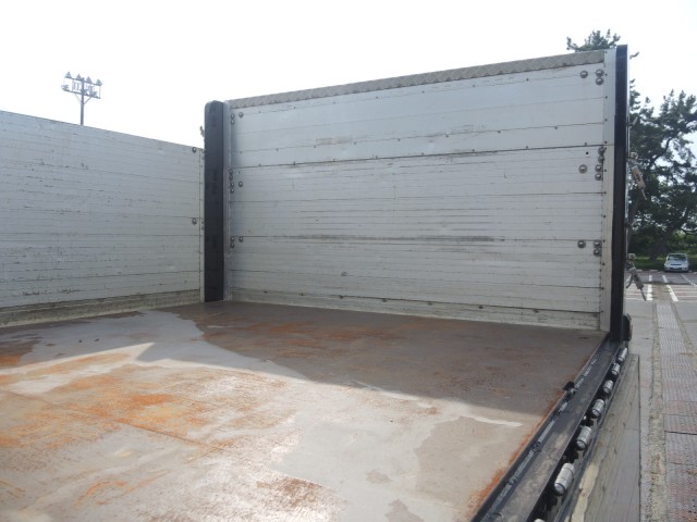 Ｈ17　いすゞ　フォワード　平ボデー