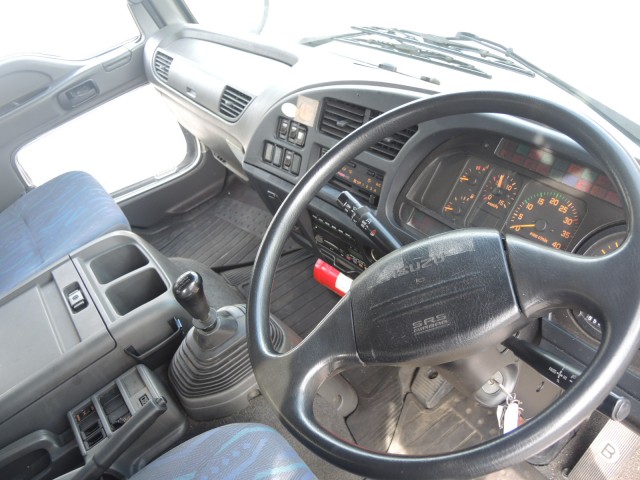 Ｈ17　いすゞ　フォワード　平ボデー