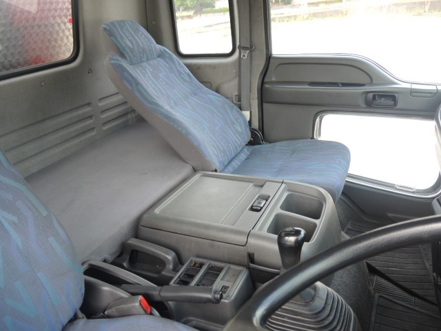 Ｈ17　いすゞ　フォワード　平ボデー