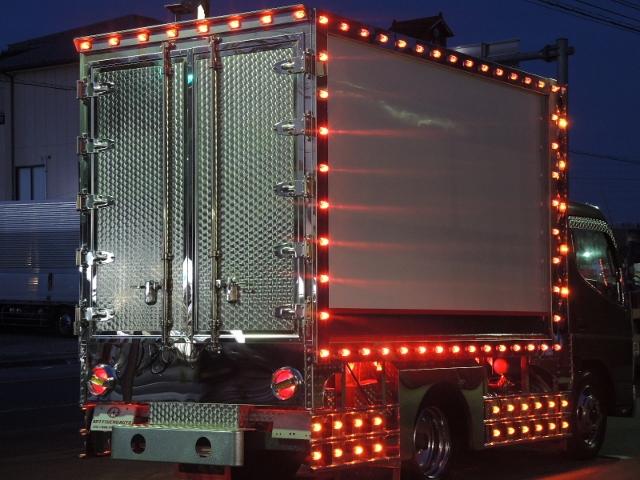 H22 三菱 ジェネレーションキャンター アートトラックバン