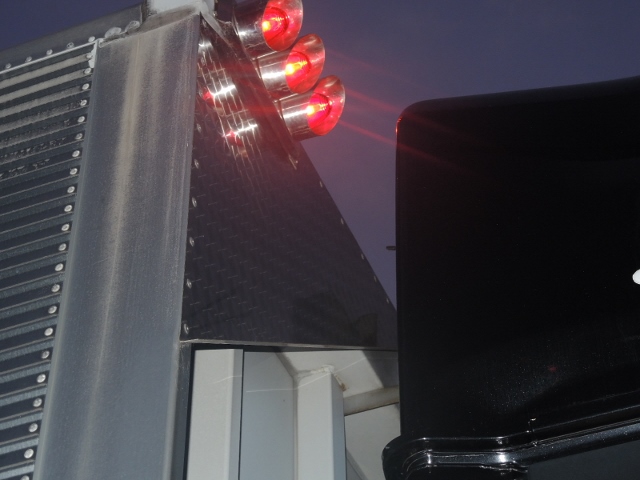 Ｈ１７　ニッサンディーゼル　クオン　ハイルーフ　アルミウィング　中低床　