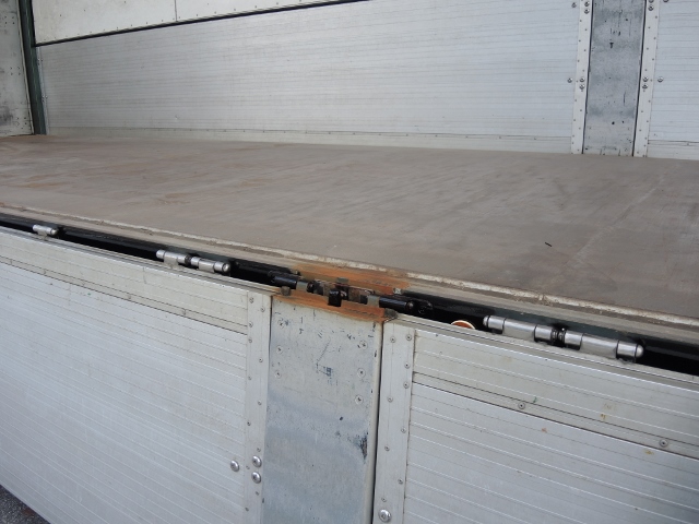 Ｈ１５　いすゞ　ギガ　ハイルーフ　３軸　アルミウィング　リアエアサス