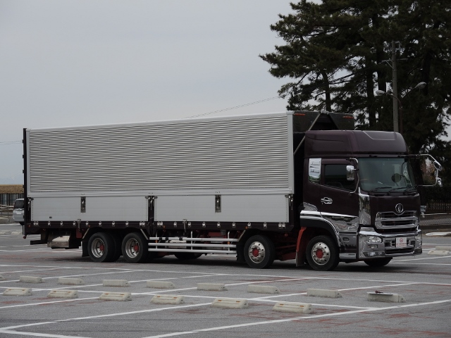 Ｈ19　ニッサンディーゼル　クオン　カスタム　４軸低床　アルミウィング