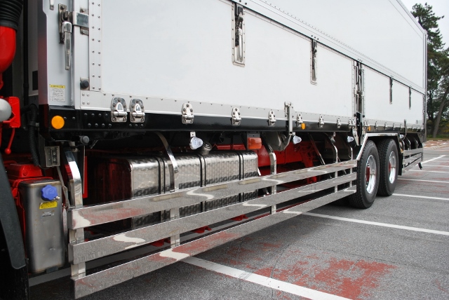 Ｈ26　ＵＤトラックス　クオン　高床冷凍ウィング　リアエアサス