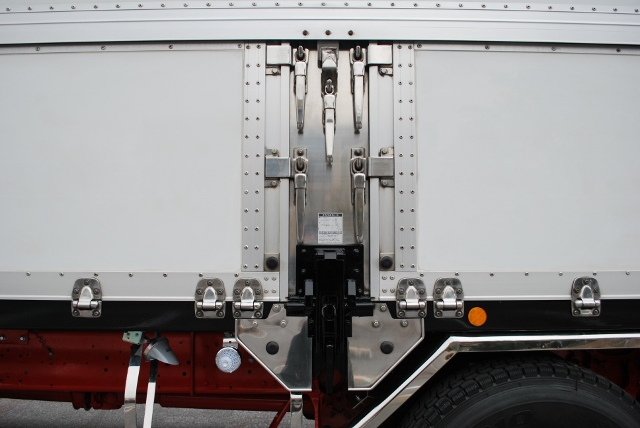 Ｈ26　ＵＤトラックス　クオン　高床冷凍ウィング　リアエアサス