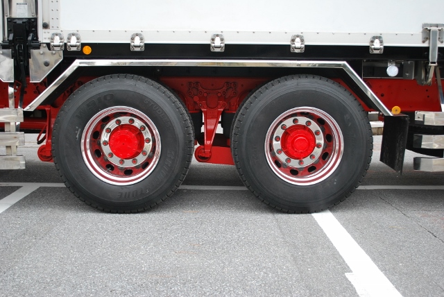 Ｈ26　ＵＤトラックス　クオン　高床冷凍ウィング　リアエアサス