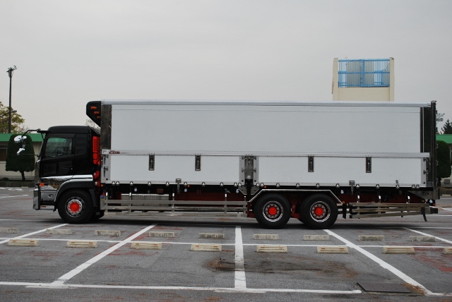 Ｈ26　ＵＤトラックス　クオン　高床冷凍ウィング　リアエアサス