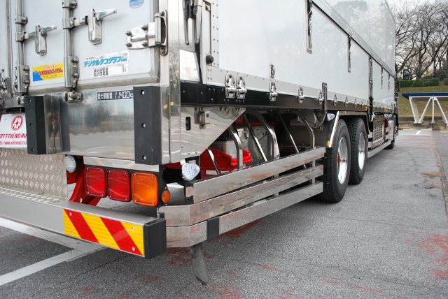 Ｈ26　ＵＤトラックス　クオン　高床冷凍ウィング　リアエアサス