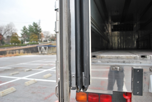 Ｈ26　ＵＤトラックス　クオン　高床冷凍ウィング　リアエアサス