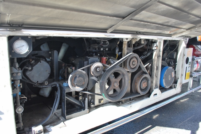 【200】ＵＤトラックス　クオン　中低床　冷凍ウイング　リヤエアサス