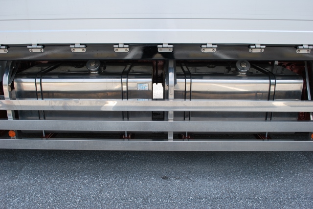 【92】Ｈ23　ＵＤトラックス　クオン　4軸低床　アルミウイング　格納ゲート付　ハイルーフ　総輪エアサス