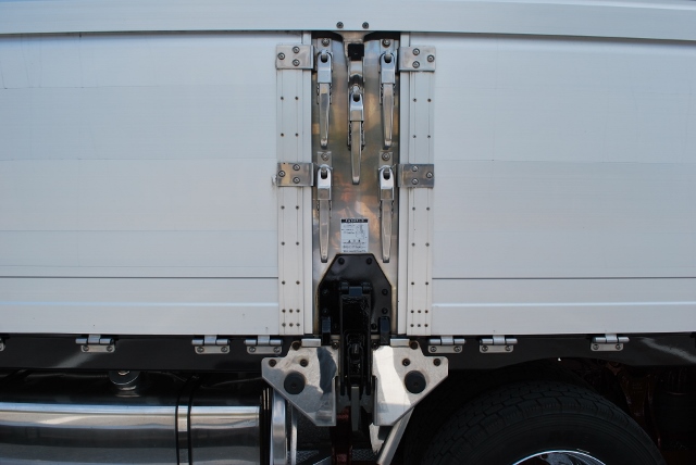 【92】Ｈ23　ＵＤトラックス　クオン　4軸低床　アルミウイング　格納ゲート付　ハイルーフ　総輪エアサス