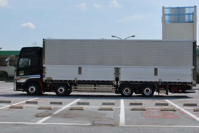 【92】Ｈ23　ＵＤトラックス　クオン　4軸低床　アルミウイング　格納ゲート付　ハイルーフ　総輪エアサス