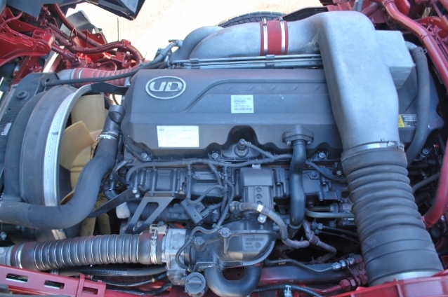 【200】ＵＤトラックス　クオン　中低床　冷凍ウイング　リヤエアサス