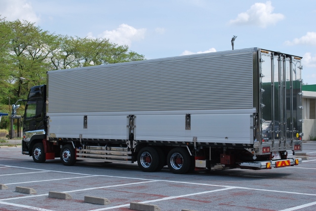 【92】Ｈ23　ＵＤトラックス　クオン　4軸低床　アルミウイング　格納ゲート付　ハイルーフ　総輪エアサス