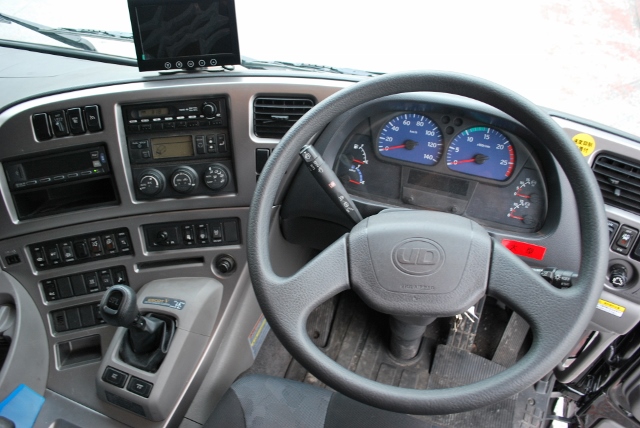 Ｈ26　ＵＤトラックス　クオン　高床冷凍ウィング　リアエアサス