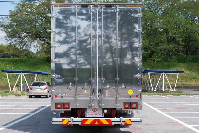 【92】Ｈ23　ＵＤトラックス　クオン　4軸低床　アルミウイング　格納ゲート付　ハイルーフ　総輪エアサス