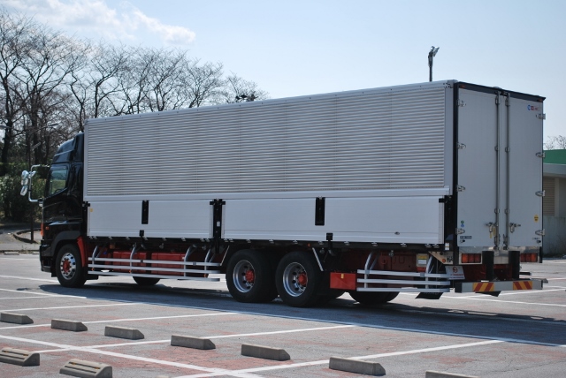 【9】Ｈ２５　日野　グランドプロフィア　アルミウィング　ハイルーフ　中低床　リアエアサス