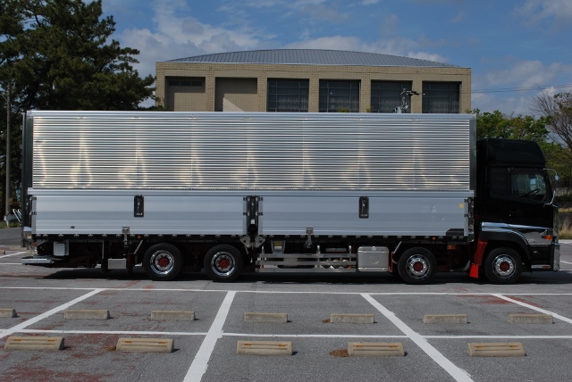 【92】Ｈ23　ＵＤトラックス　クオン　4軸低床　アルミウイング　格納ゲート付　ハイルーフ　総輪エアサス