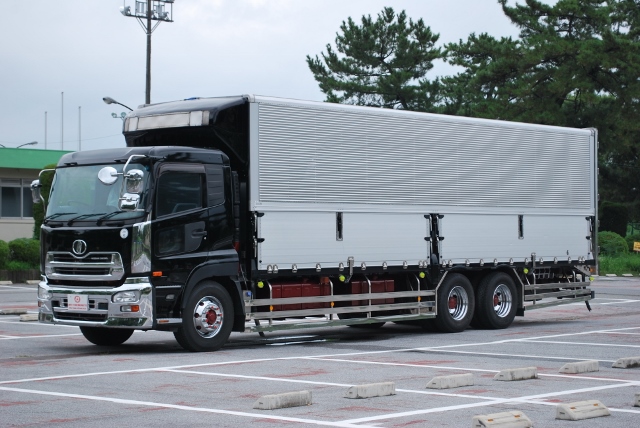 H19　クオン　冷凍ウィング　リアエアサス　キーストン