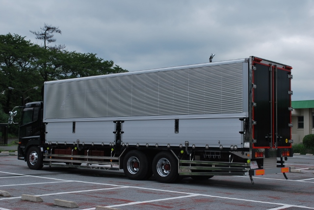 H19　クオン　冷凍ウィング　リアエアサス　キーストン